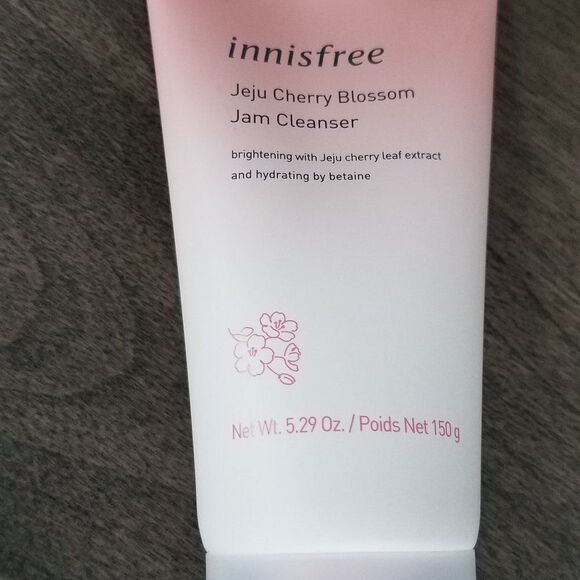 Unbranded Other - innisfree Cherry Blossom cleanser unisex sealed